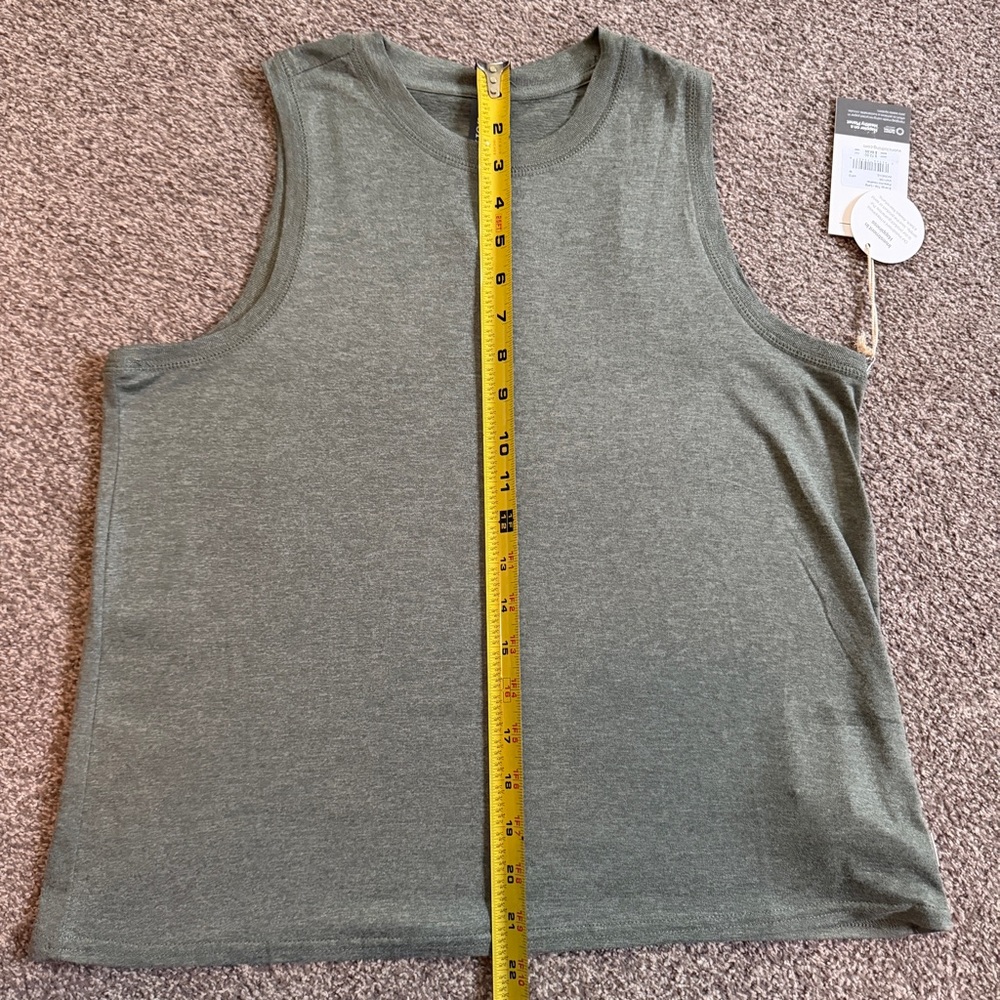 NWT Vuori Women’s Energy Top Long Tank Top Pistachio Green Medium New - Picture 6 of 9